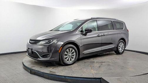 2019 Chrysler Pacifica Touring-L