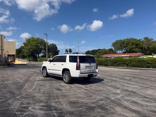 Crystal White Tri-Coat 2018 Cadillac Escalade Standard