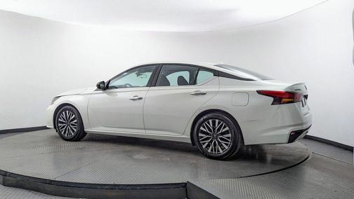 Pearl White Tri-Coat 2024 Nissan Altima 2.5 SV
