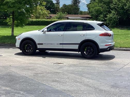 2016 Porsche Cayenne Base