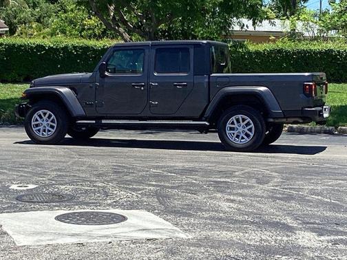 2023 Jeep Gladiator Sport