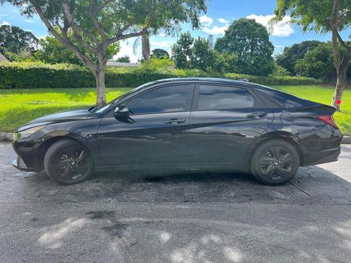 2021 Hyundai ELANTRA SEL