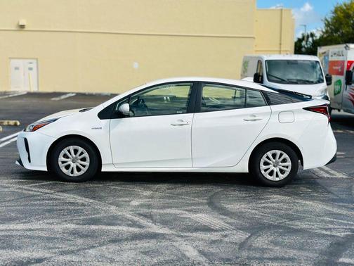 2022 Toyota Prius LE