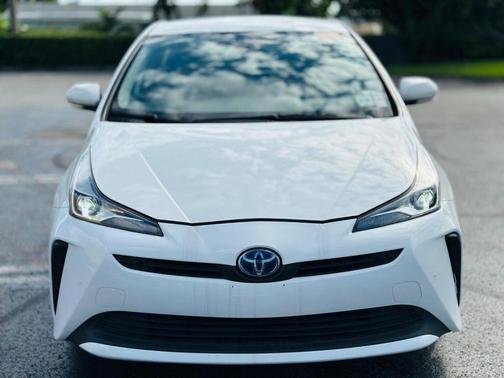 2022 Toyota Prius LE