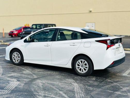 2022 Toyota Prius LE