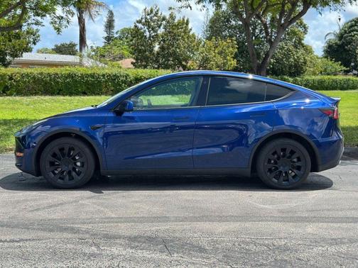 Deep Blue Metallic 2023 Tesla Model Y Long Range