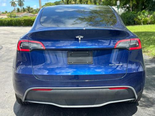 Deep Blue Metallic 2023 Tesla Model Y Long Range