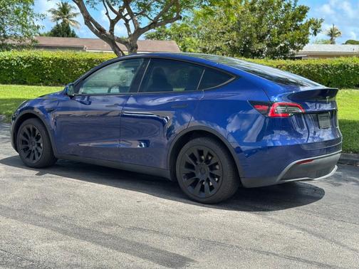 Deep Blue Metallic 2023 Tesla Model Y Long Range