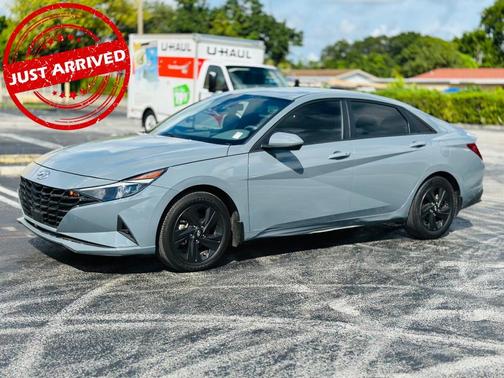 2022 Hyundai ELANTRA SEL