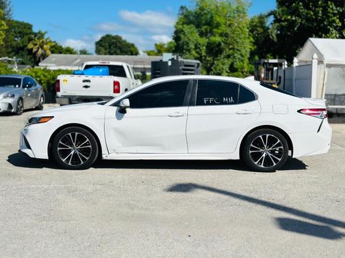 2020 Toyota Camry SE