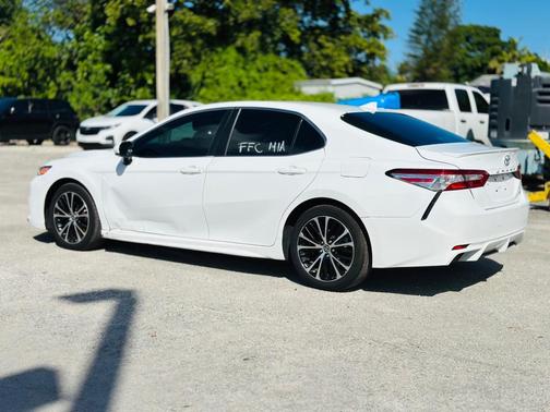 2020 Toyota Camry SE