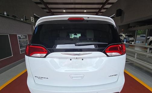 Bright White Clearcoat 2017 Chrysler Pacifica Limited