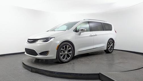 Bright White Clearcoat 2017 Chrysler Pacifica Limited
