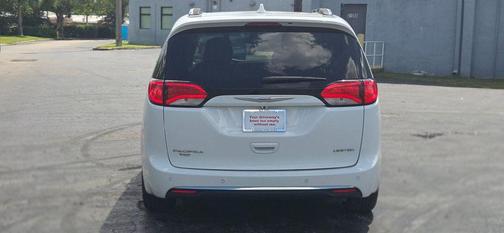 Bright White Clearcoat 2017 Chrysler Pacifica Limited