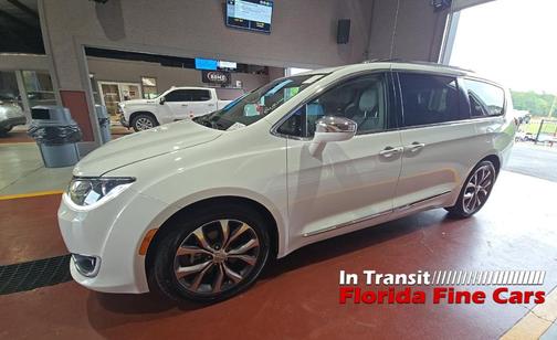 Bright White Clearcoat 2017 Chrysler Pacifica Limited