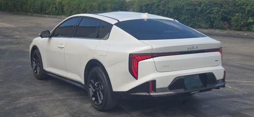 Snow White Pearl 2025 Kia K4 GT-Line Turbo