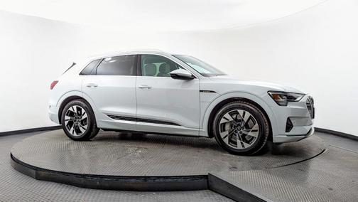 2022 Audi e-tron Premium
