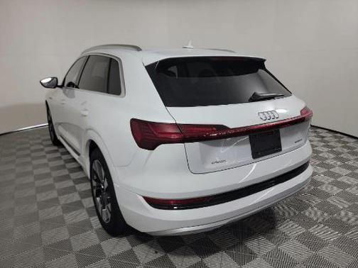 2022 Audi e-tron Premium