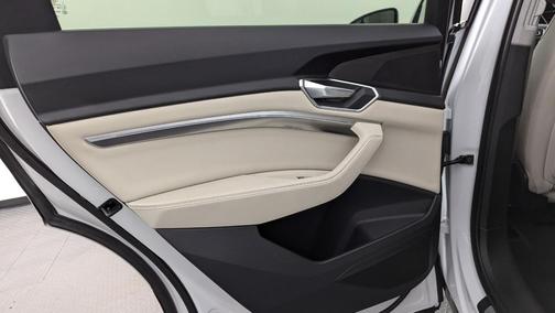 2022 Audi e-tron Premium