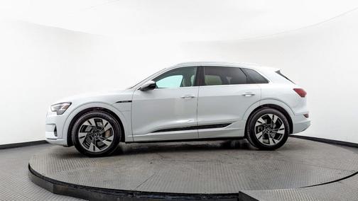 2022 Audi e-tron Premium