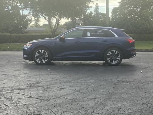 2021 Audi e-tron Premium