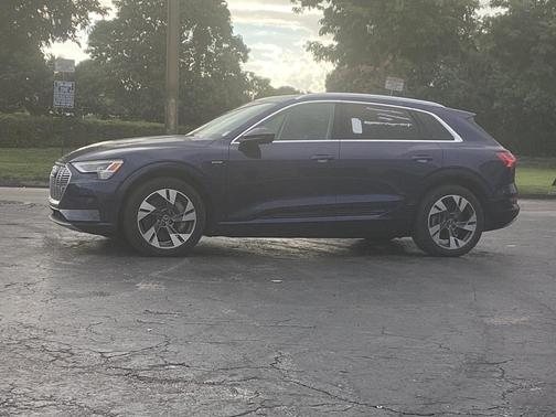 2021 Audi e-tron Premium