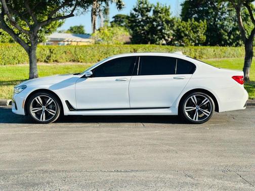 2017 BMW 750 i xDrive