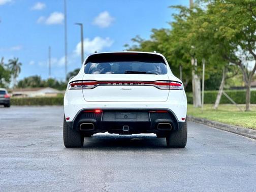2022 Porsche Macan Base