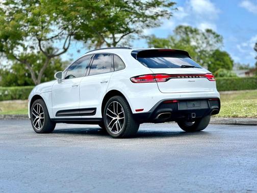 2022 Porsche Macan Base