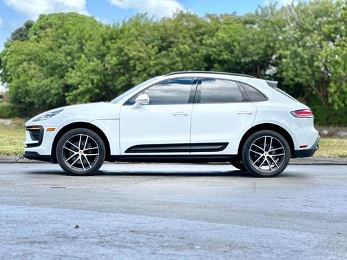 2022 Porsche Macan Base