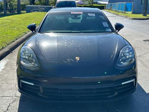 2018 Porsche Panamera 4