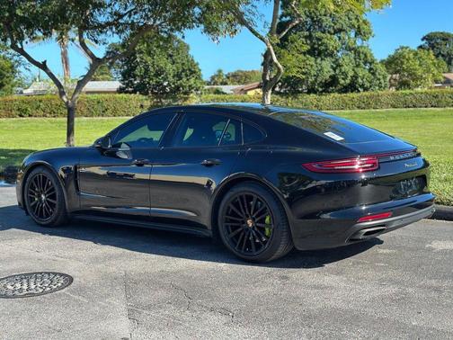 2018 Porsche Panamera 4