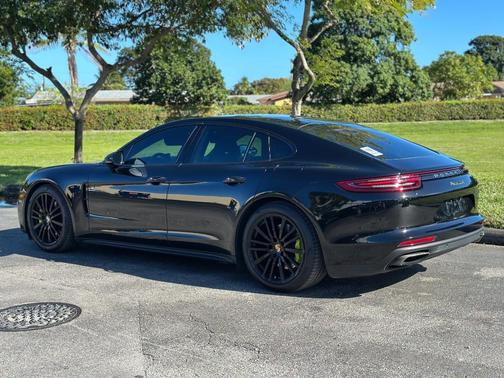 2018 Porsche Panamera 4