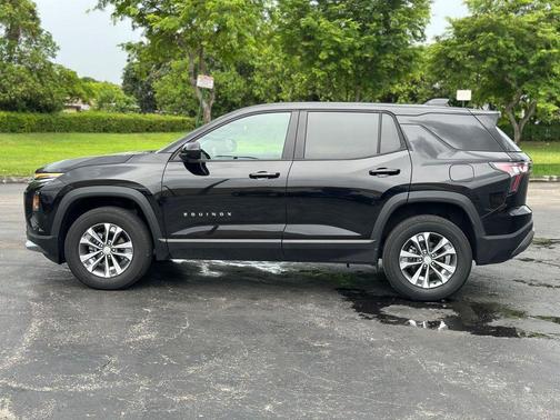 Mosaic Black Metallic 2026 Chevrolet Equinox LT