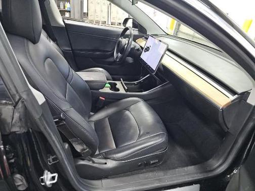 Obsidian Black Metallic 2018 Tesla Model 3 Long Range