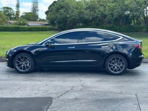 Obsidian Black Metallic 2018 Tesla Model 3 Long Range