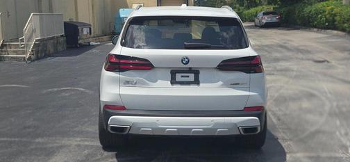 Alpine White 2024 BMW X5 xDrive40i