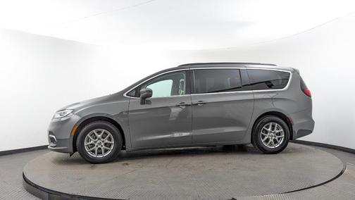 2022 Chrysler Pacifica Touring-L