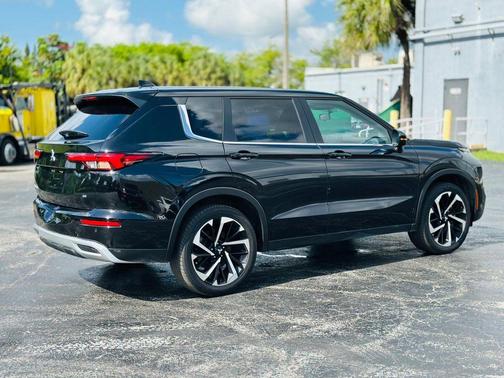 2024 Mitsubishi Outlander SE