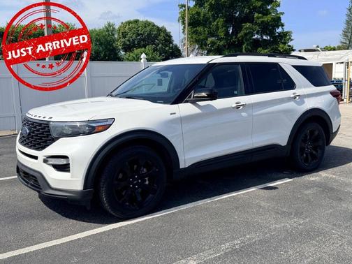 Star White 2023 Ford Explorer ST-Line
