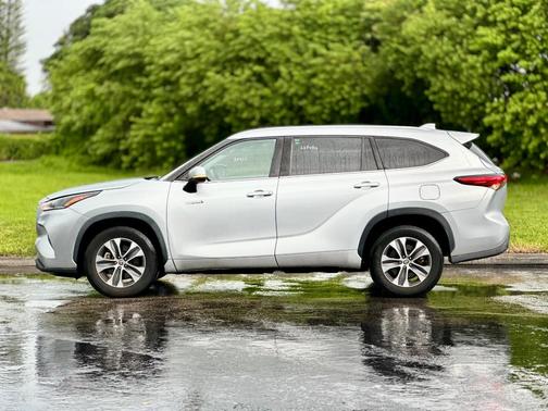 2021 Toyota Highlander Hybrid XLE