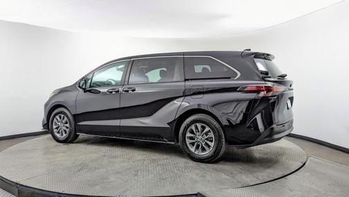 2022 Toyota Sienna LE