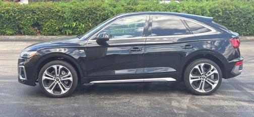 Mythos Black Metallic 2021 Audi Q5 40 Premium Plus