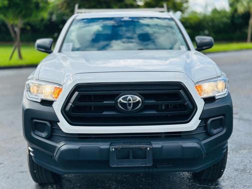 2022 Toyota Tacoma SR
