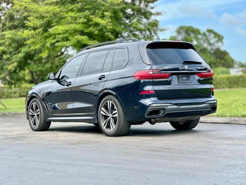 2021 BMW X7 M50i