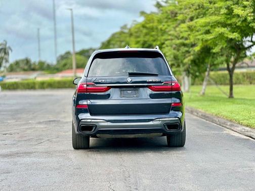 2021 BMW X7 M50i