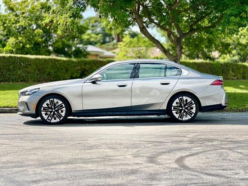 2024 BMW 530 i