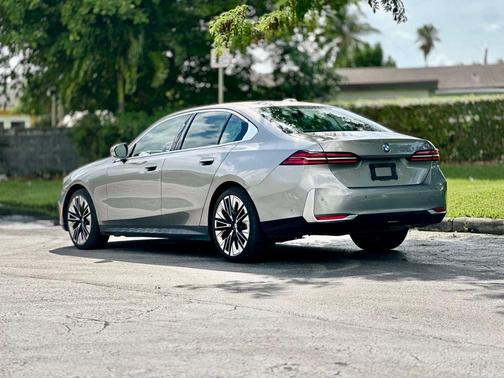 2024 BMW 530 i