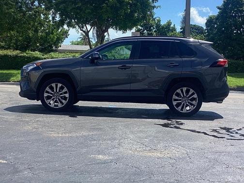 2020 Toyota RAV4 XLE Premium