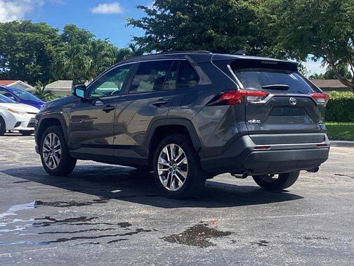 2020 Toyota RAV4 XLE Premium